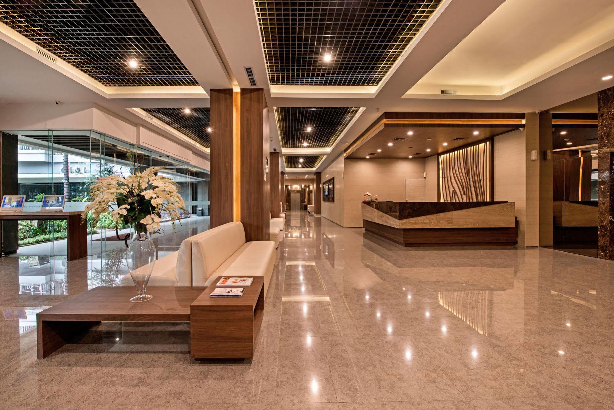 Grand Whiz Poins Simatupang Jakarta Exterior photo