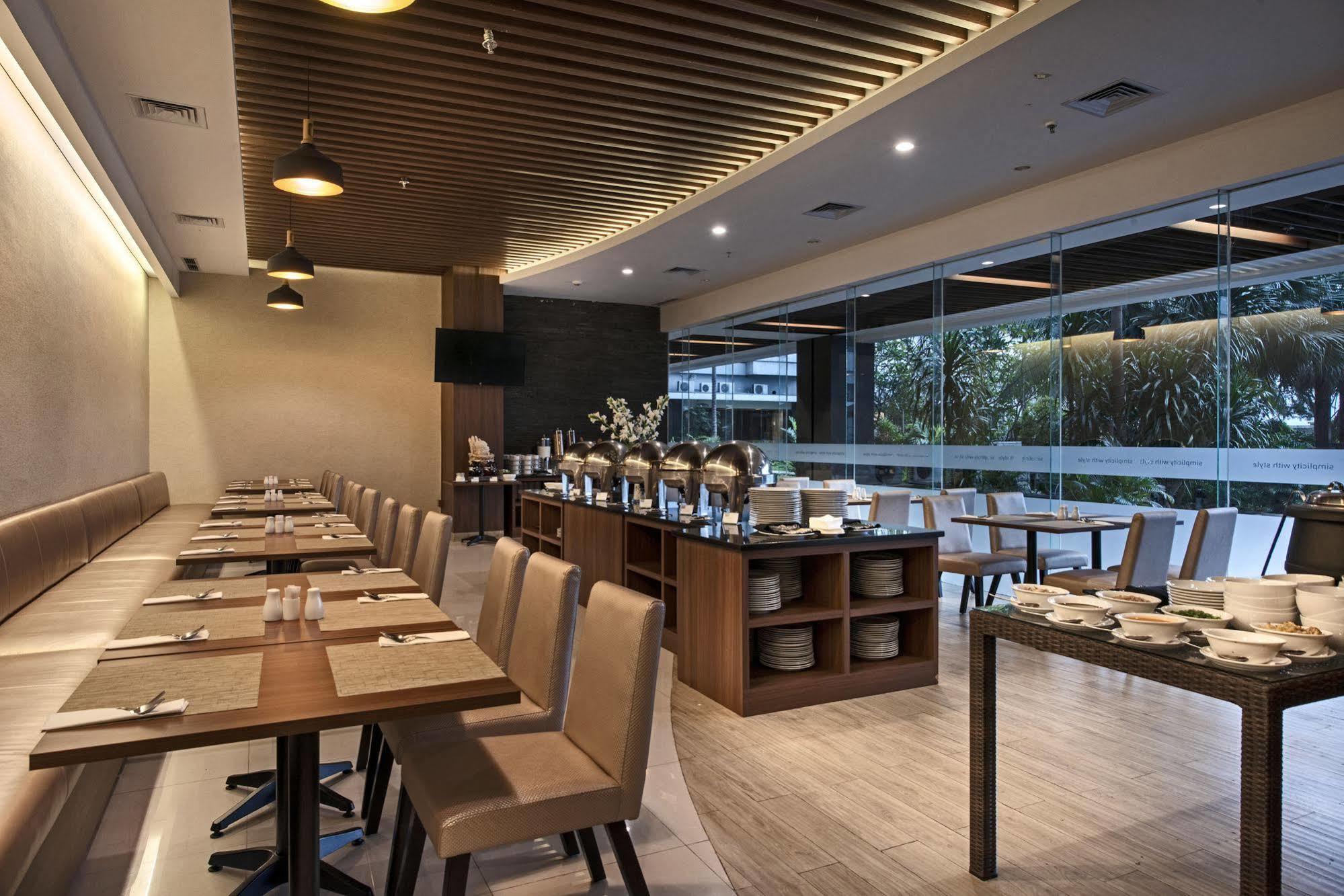 Grand Whiz Poins Simatupang Jakarta Exterior photo