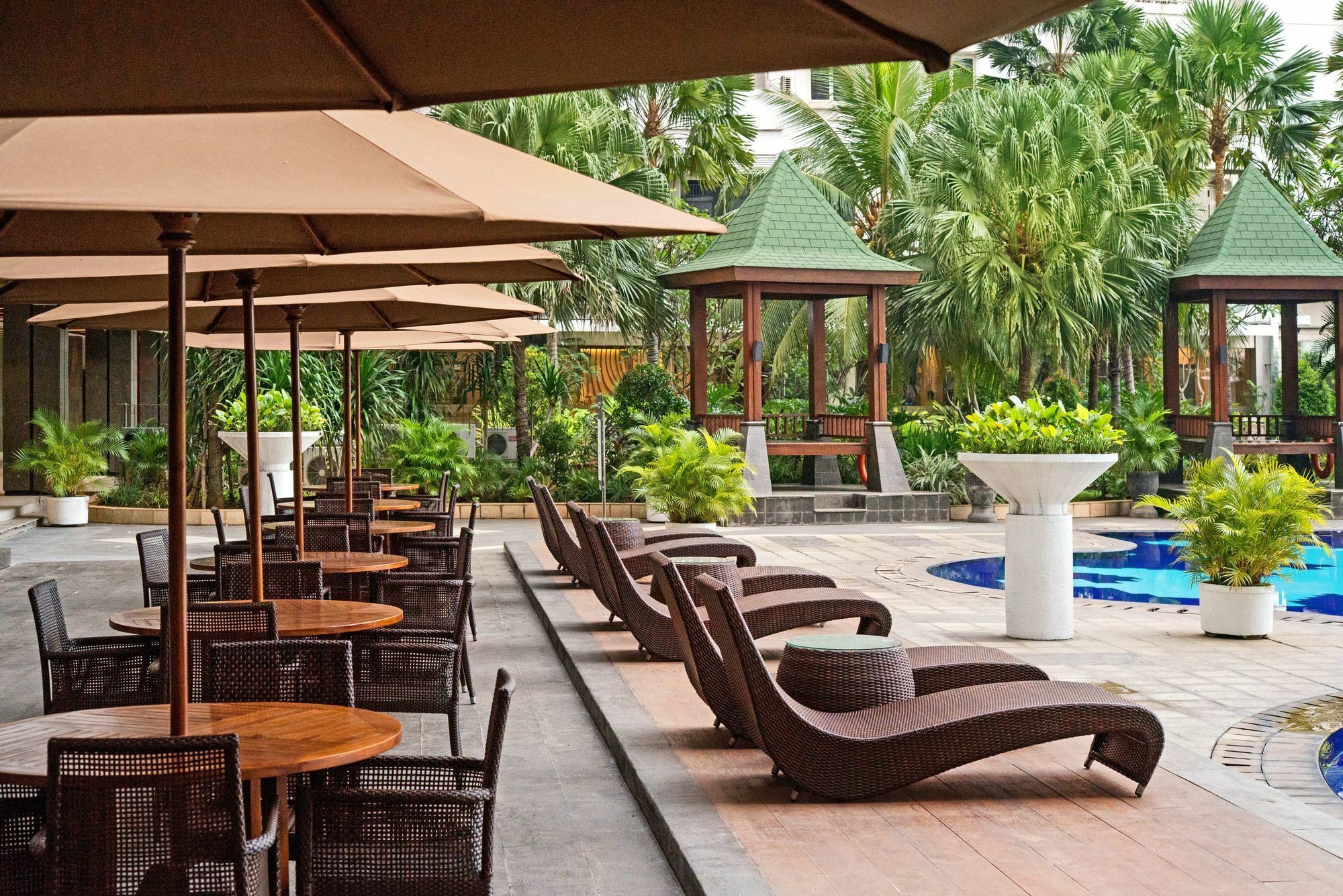 Grand Whiz Poins Simatupang Jakarta Exterior photo